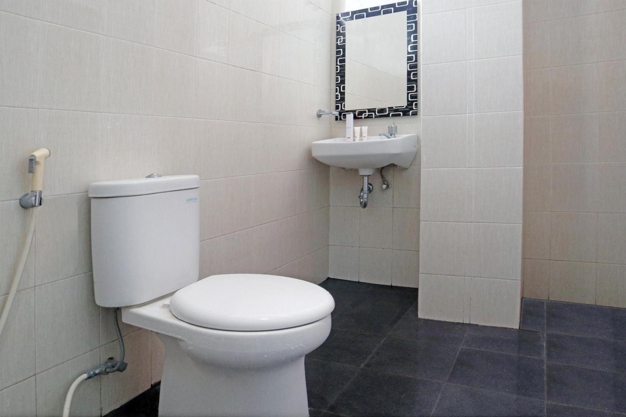 Oyo 1673 M Authentic Kost Man Ξενοδοχείο Παντάνγκ Εξωτερικό φωτογραφία